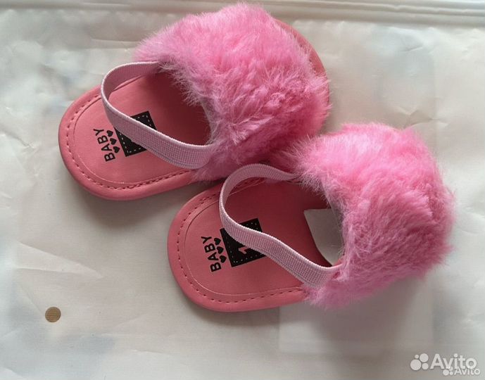 Плюшевые сандалии для девочки