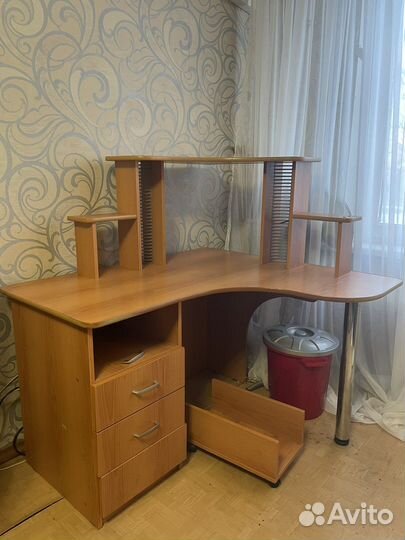 Компьютерный стол