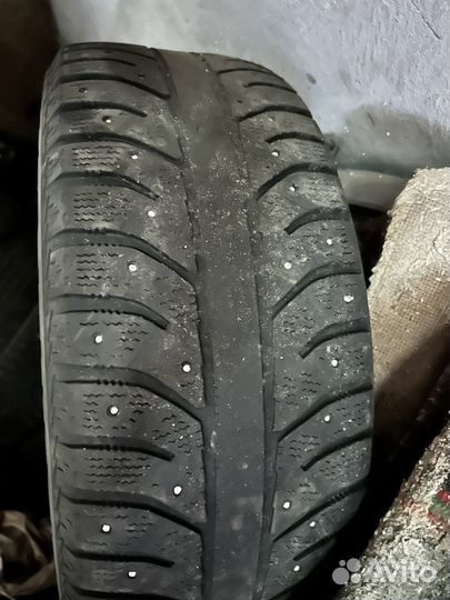 Hankook AL07+ 215/60 R16