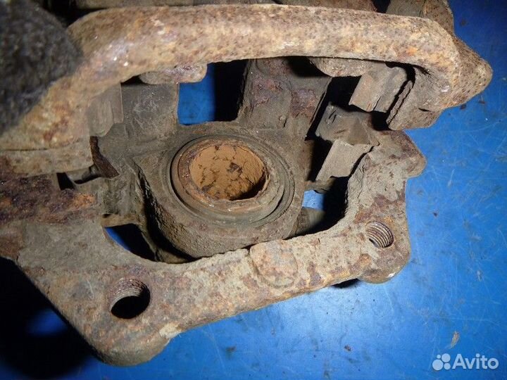 Суппорт задний правый honda CR-V 2007