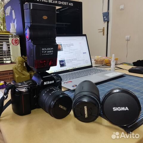 Пленочный фотоаппарат Nikon с тремя объективами