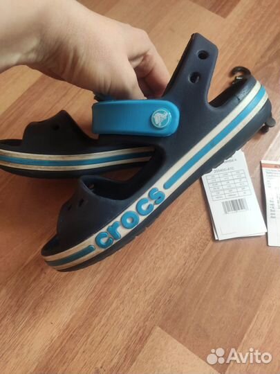 Сандалии Crocs