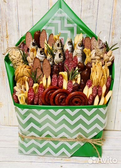 Мужской букет из колбас и сыра