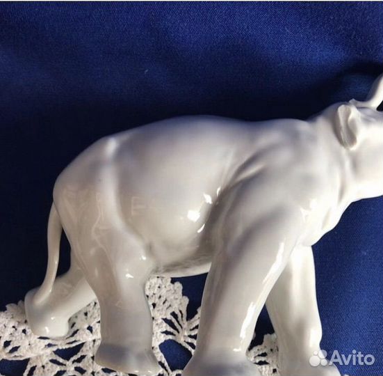 Статуэтка фарфоровая 