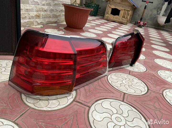 Lexus LX570 Задний фонарь