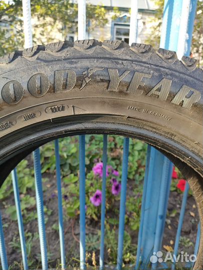 Goodyear Ultragrip Ice Arctic 225/60 R18 104T
