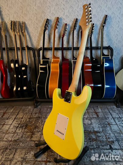 Аренда жёлтой электрогитары для выступлений
