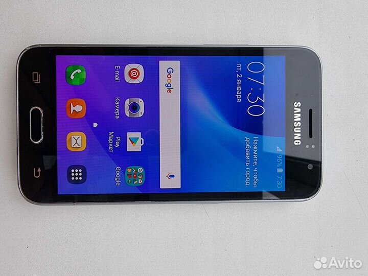 Телефон Samsung J1