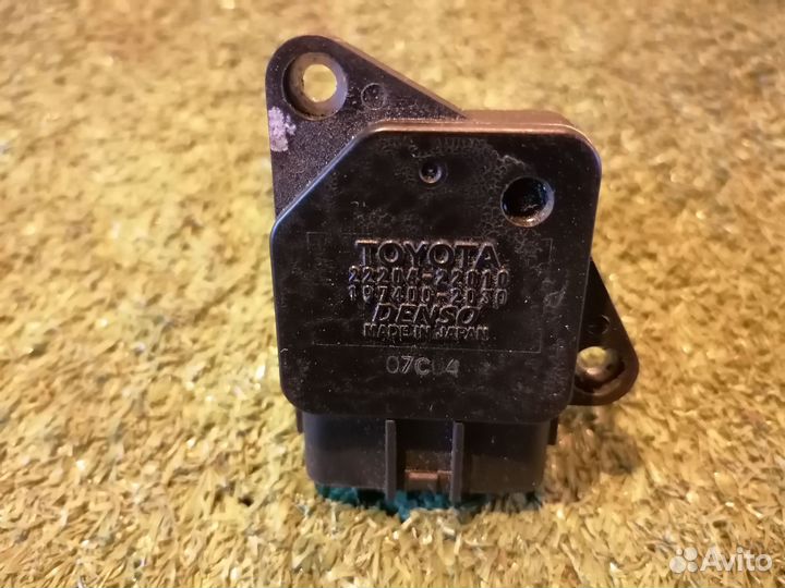 Датчик расхода воздуха 22204-22010 Toyota Corolla