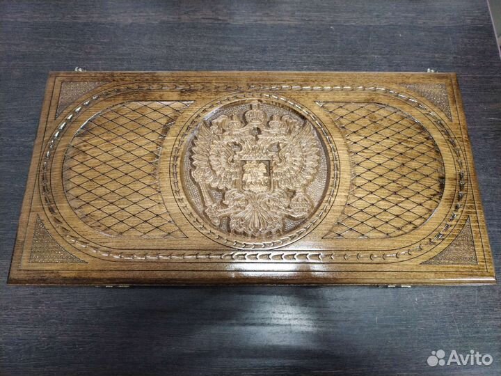 Нарды Герб, дуб