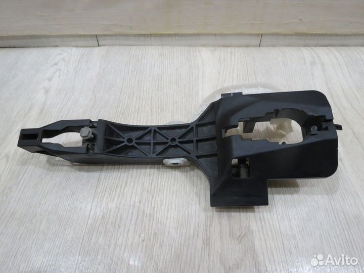 Кронштейн ручки двери передний левый Hyundai i30 2
