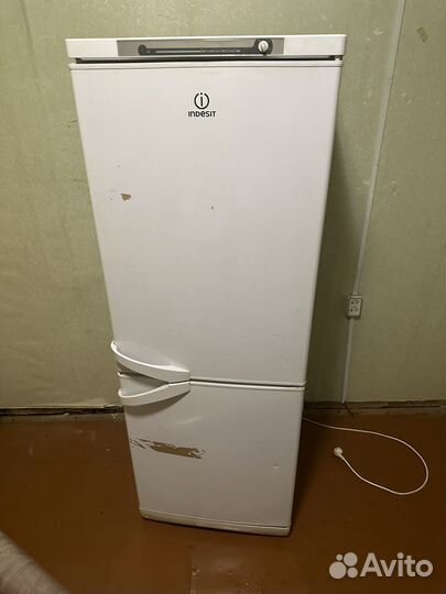 Холодильник Indesit SB1670.028