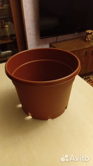 Горшки пластмасс. Большие (12 9 и 3л)