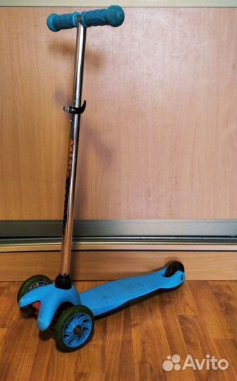 Самокат трехколесный
