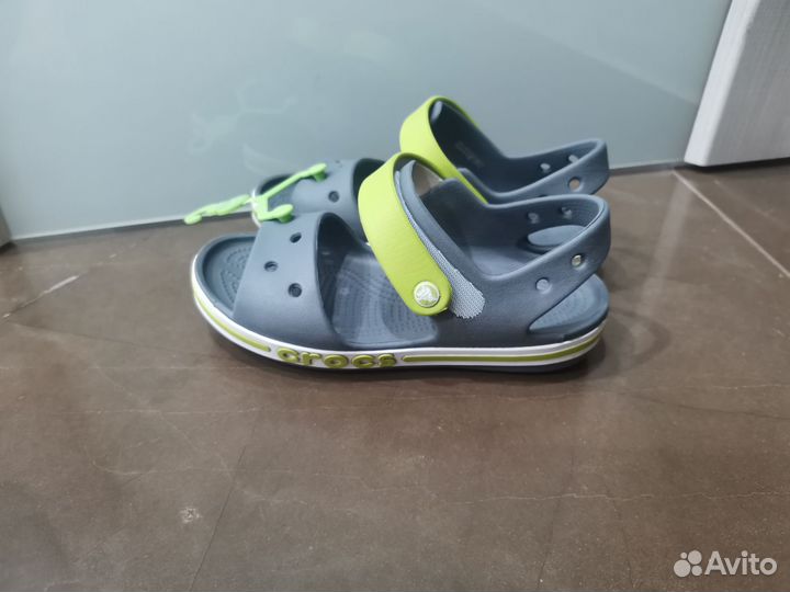 Сандалии crocs j2 новые