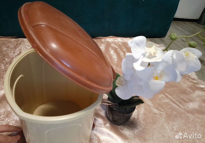 Мусорное ведро с педалью