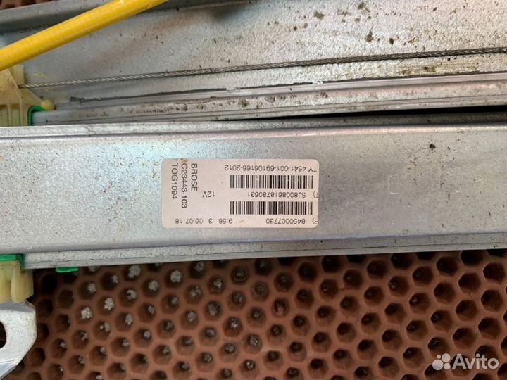 Стеклоподъемник передний правый LADA Vesta седан