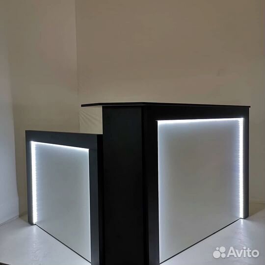 Стойка ресепшен