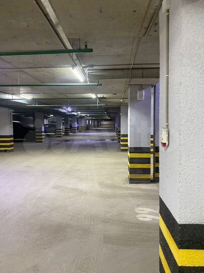 Машиноместо, > 30 м²