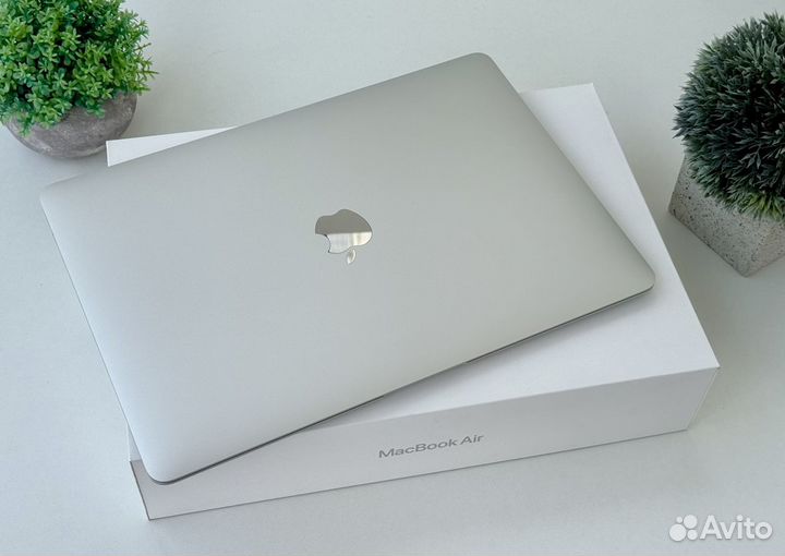 Apple MacBook Air 13 M1 (2020) 256gb Отличный, чек