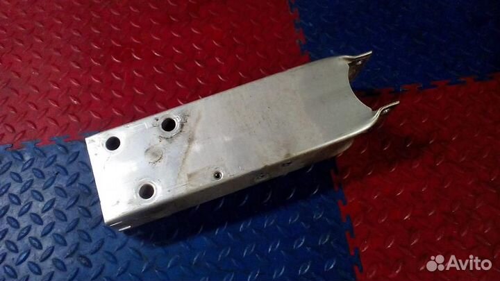 Кронштейн усилителя переднего бампера правый BMW