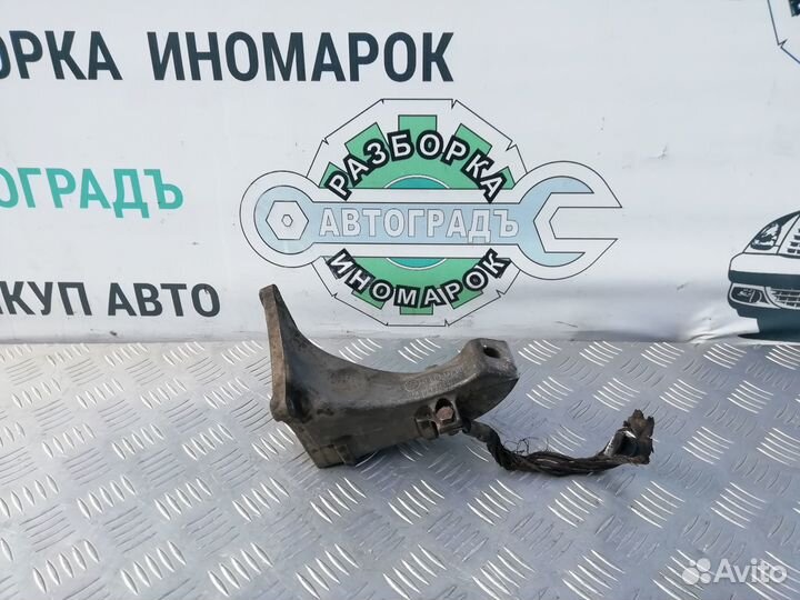 Кронштейн двигателя правый BMW E36 1.6л M43 102л.с