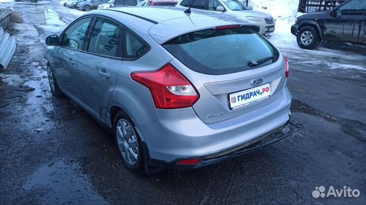 Панель задняя Ford Focus 3