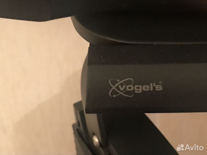 Кронштейн для телевизора поворотный Vogels