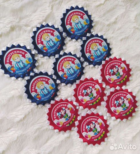 Выпускникам - медали, броши