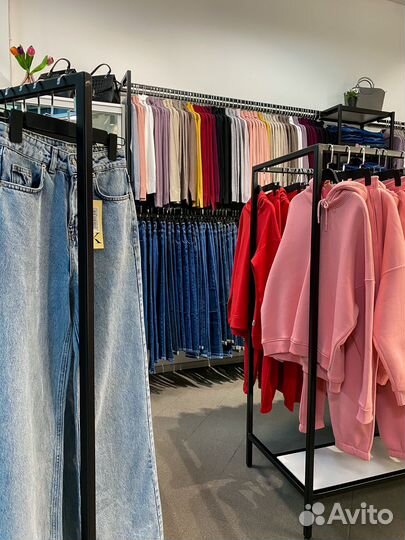 Бизнес под ключ магазин одежды в ТЦ на 1ом этаже