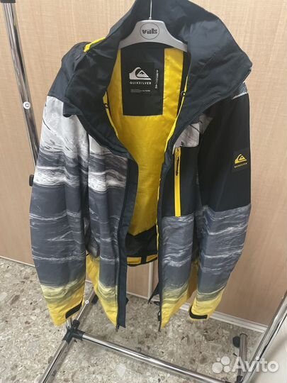 Сноубордическая куртка мужская