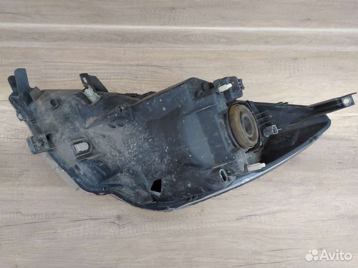 Фара правая Nissan Note e11 (рестайлинг)