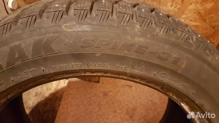 Bridgestone Blizzak Spike-01 215/55 R17