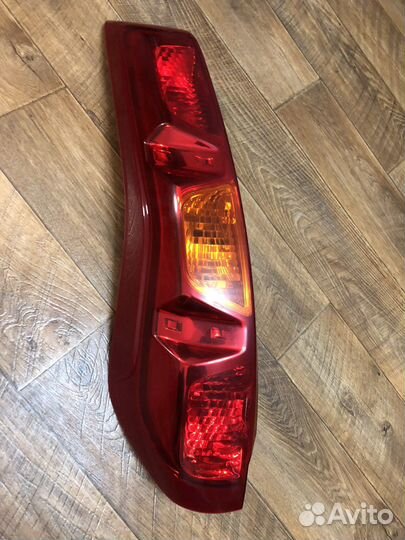 Фонарь задний левый на Nissan X-Trail T31