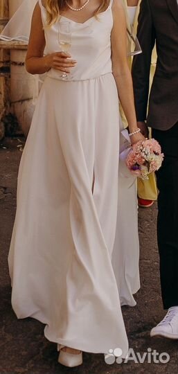Платье белое длинное с разрезом 42