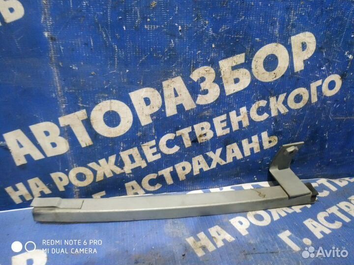 Направляющая стекла двери Ваз Лада Приора седан