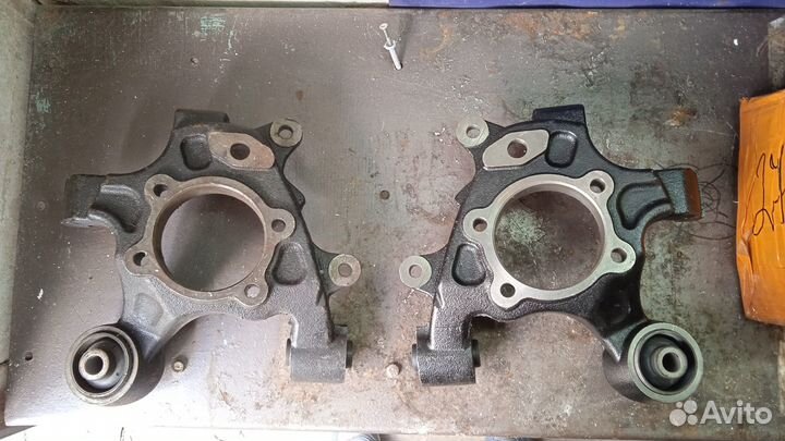 Кулак поворотный задней правый/левый pajero 3