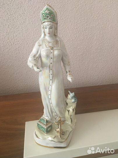 Статуэтка фарфор Хозяйка медной горы