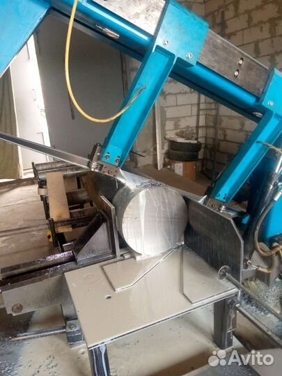 Распил металла лентопильным станком