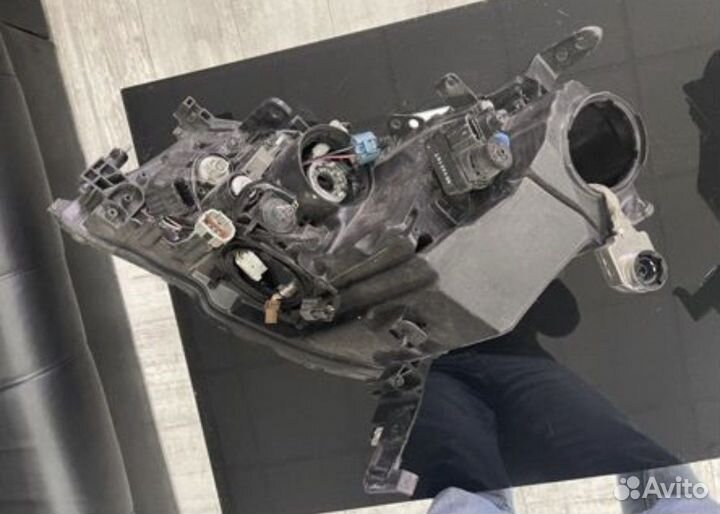 Фары на nissan fuga/ infiniti m 35 ксенон