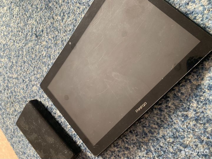 Планшет и повербанк