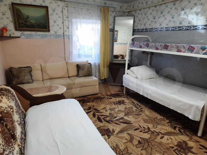 Комната 50 м² в 4-к., 1/1 эт.