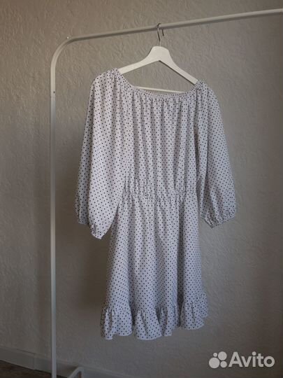 Платье белое в горошек