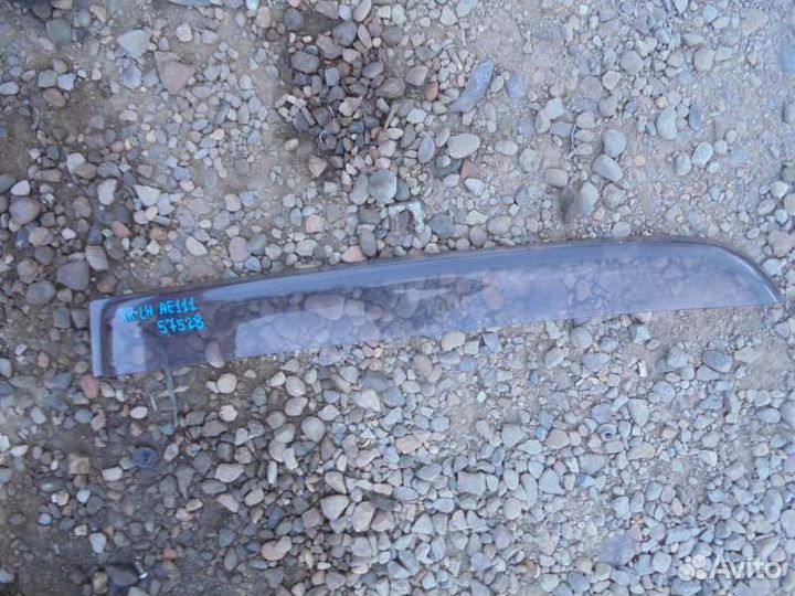 Ветровик задний левый Toyota Corolla Spacio AE111