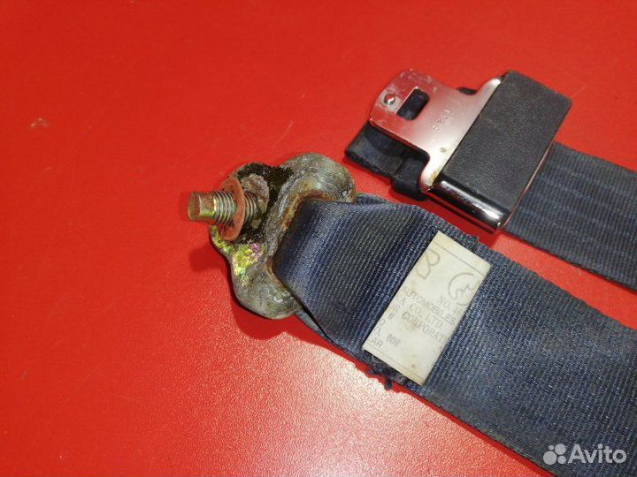 Ремень безопасности задний Toyota Hilux Surf YN130