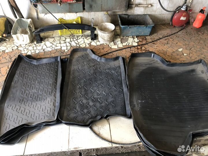 Коврики в багажник