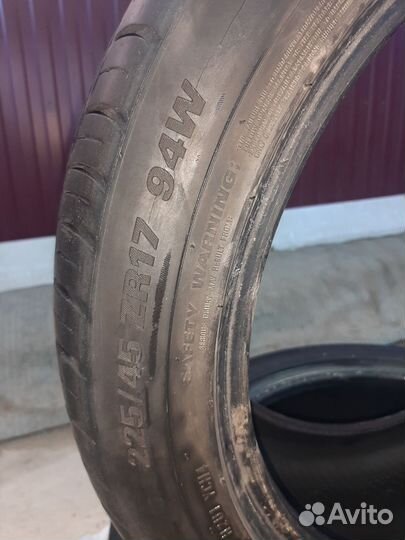 Kumho Ecsta HS51 225/45 R17