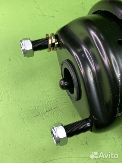 Энергоаккумулятор дискового тормоза правый \MB 930