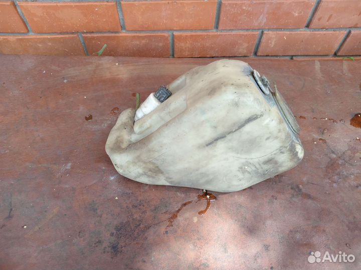 Бочок омывателя на мерседес 124