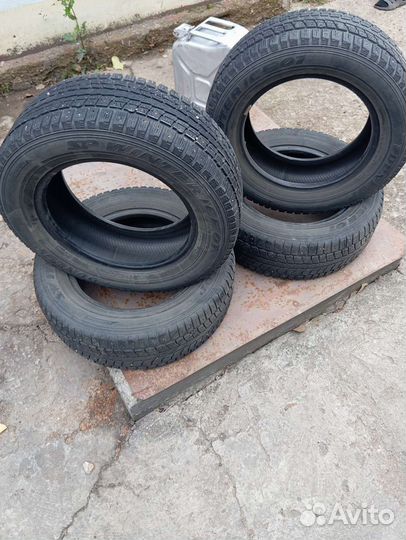 Dunlop SP Winter Ice 01 2.25/6 R16